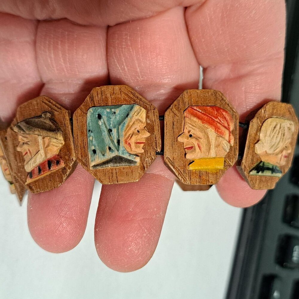 Carved wood elastic bracelet with many men and women's faces